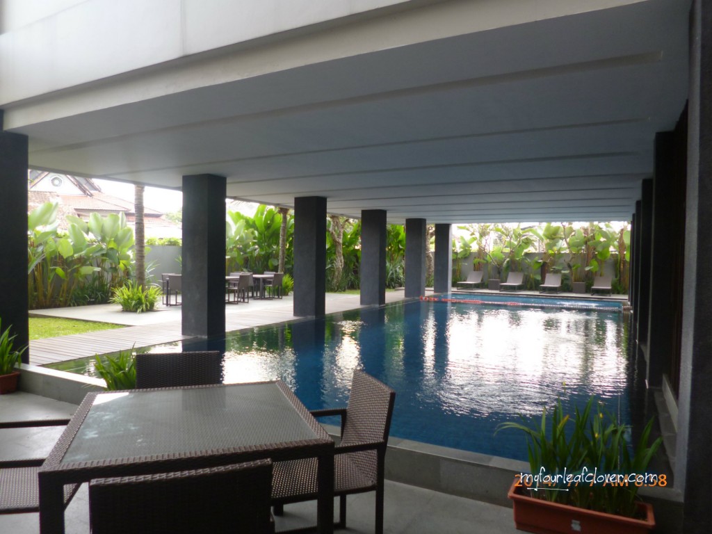 kolam-renang-hotel-mitra-bandung